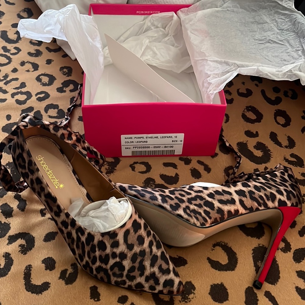 Brand new never worn shoes !!